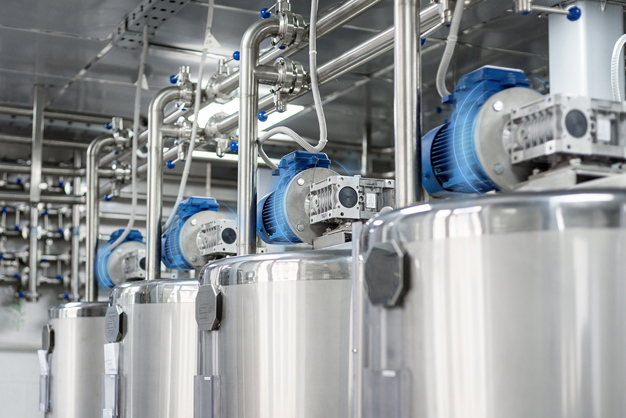 Vier elektromotoren met blauwe lijnen eromheen die conditiebewakingssensoren aangeven