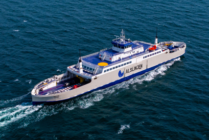 Wasaline hybridferge seiler gjennom en iC7-ring