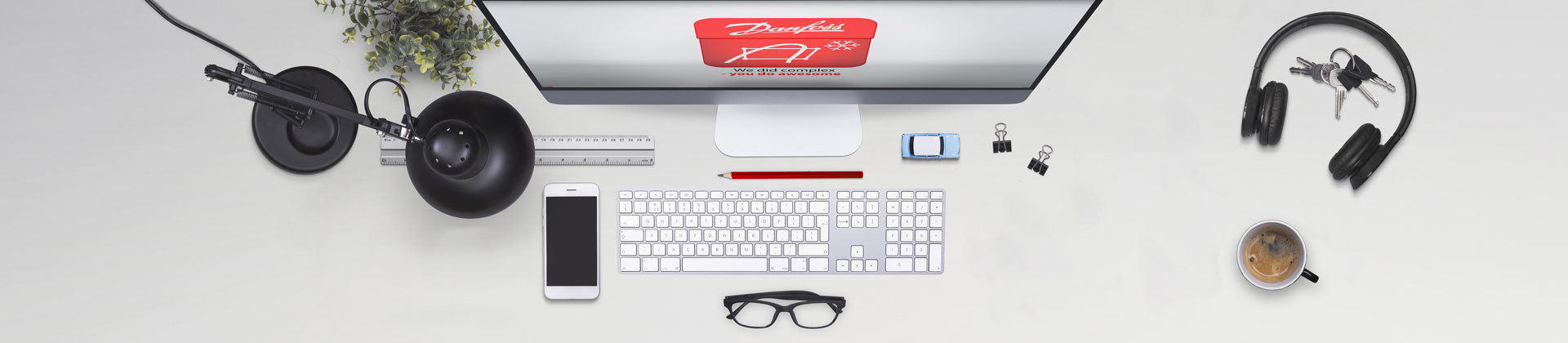 widok na stół z góry i komputer z programem Coolselector®2 Danfoss