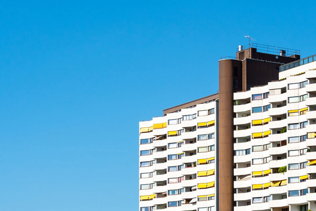 Снимка на многофамилна жилищна сграда