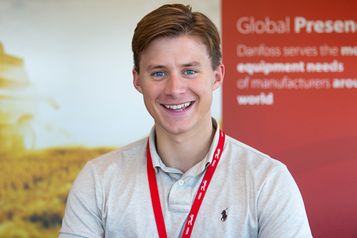 Simon Plehn: ”Danfoss er stor international virksomhed, som tilbyder mange muligheder for, at vokse fagligt, personligt og skabe et godt fundament for min fremtid”