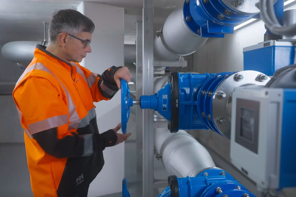Hanspeter Sommer arbeitet im Pumpwerk Wehrliau