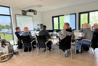 En gruppe som deltar på et kurs